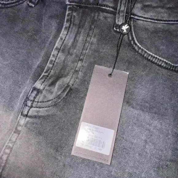 One Teaspoon 2020 Black Swan Denim Mini Skirt NWT Size: 24 - Picture 4 of 10